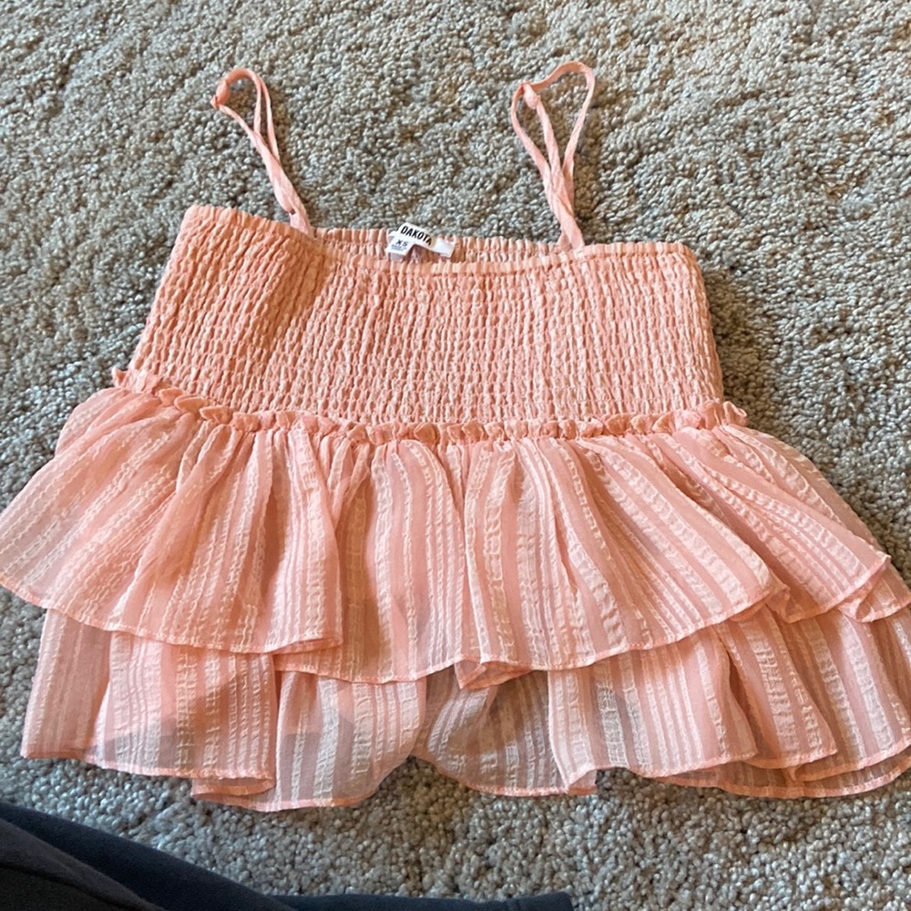 such a cute babydoll top! Stretchy top and ruffles!